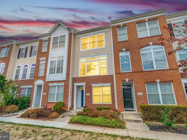 25065 Riding Center Dr, Chantilly, VA 20152