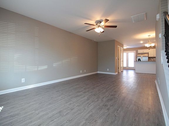 3rd image of 383 Sam Houston Cir