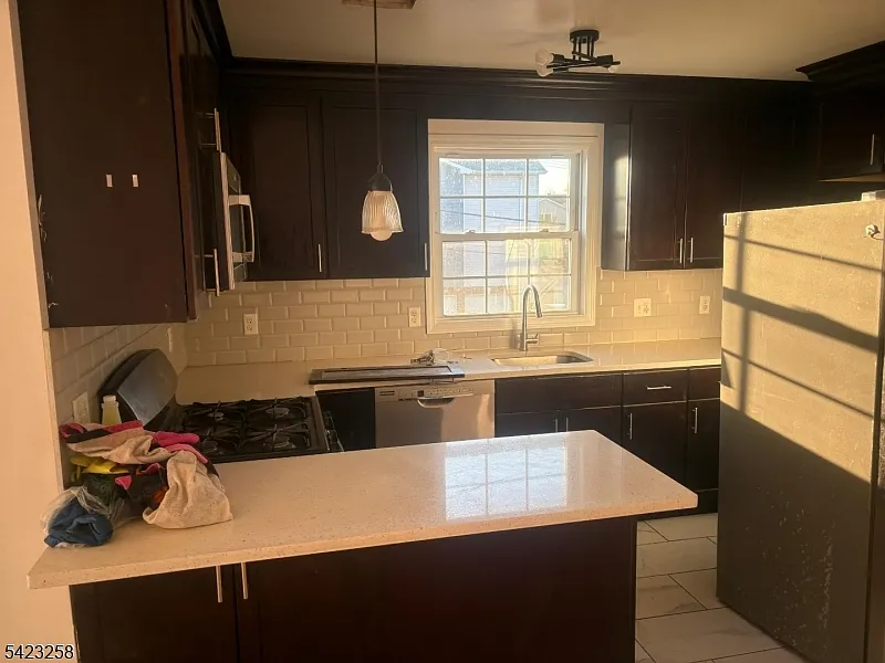 4 bed, 3.0 bath, $3,850 — Photo 3
