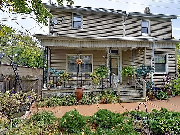 5th image of 1680 N Van Buren St #2