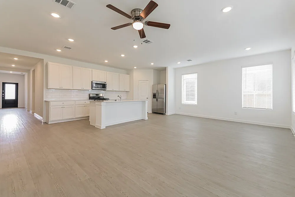 4 bed, 2.0 bath, 2083 sqft, $2,395 — Photo 4