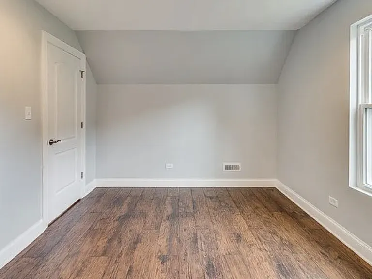2819 E 76th St #HOUSE — Photo 11