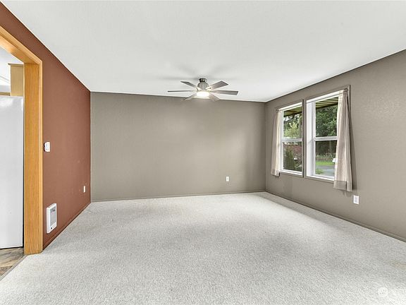 5th image of 5327 93rd Drive SE