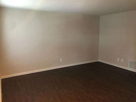 5th image of 255 E Rampart Dr