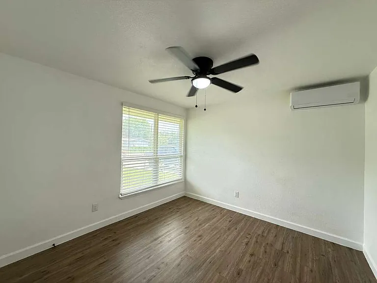411 Yolanda Dr — Photo 9