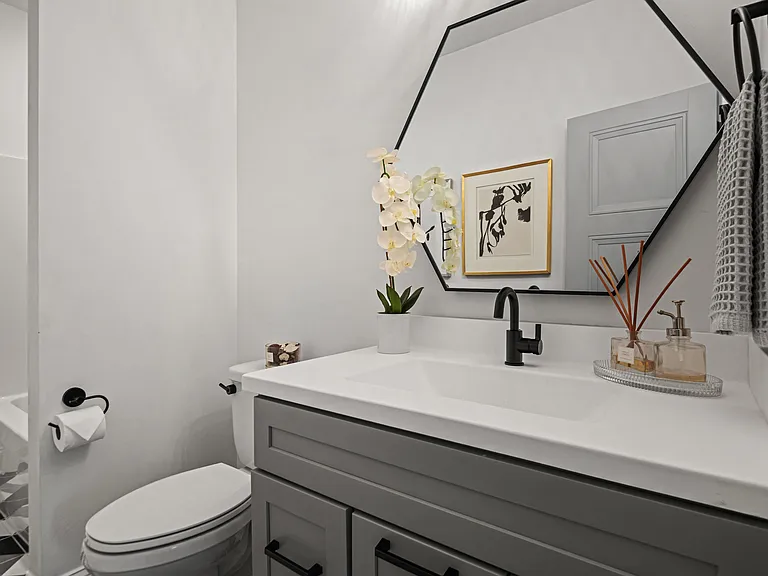3618 Graythorne Dr — Photo 44