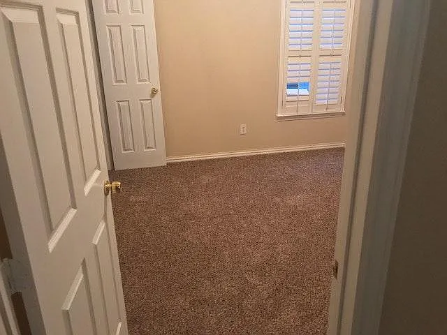 327 Regal Dr — Photo 27