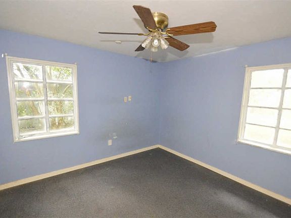 5th image of 224 Oak Park Dr