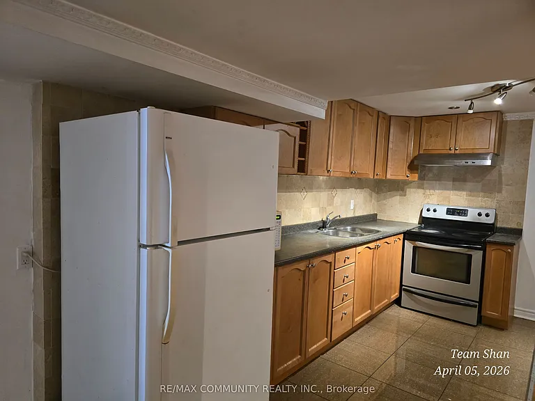 84 Chasser Dr — Photo 3