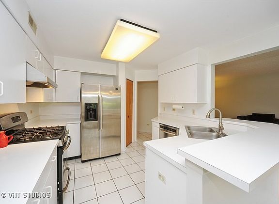 4th image of 879 Winchester Ln #879