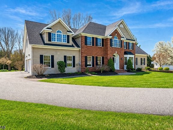 3rd image of 36 Grove Farm Rd