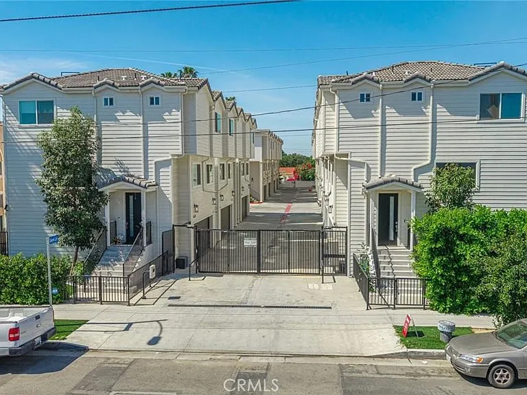 14662 W Sara Ln — Photo 2