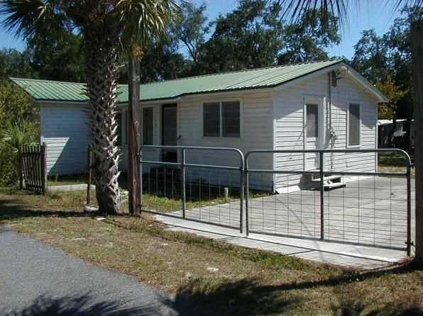 46 4th Ave W, Horseshoe Beach, FL 32648