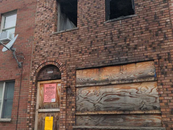 223 Tree St, Philadelphia, PA 19148