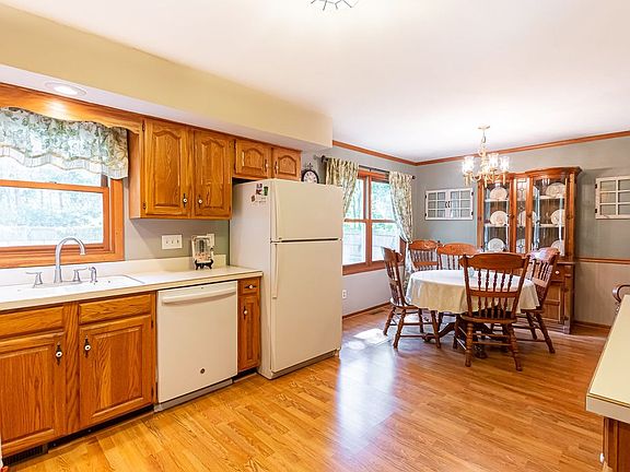 5th image of 25052 Fairoaks Dr