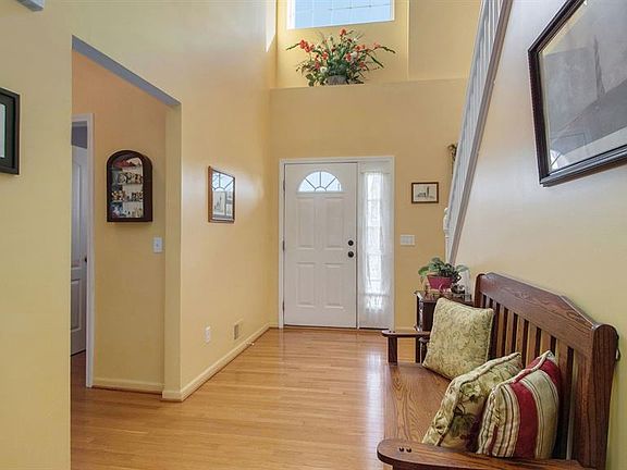 4th image of 833 Bradford Dr