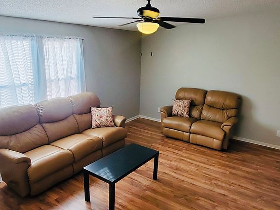 3rd image of 1709 Lauren Ln