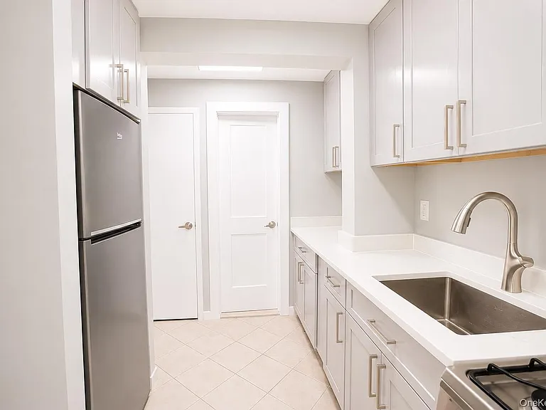 248 E Broadway #5 — Photo 14