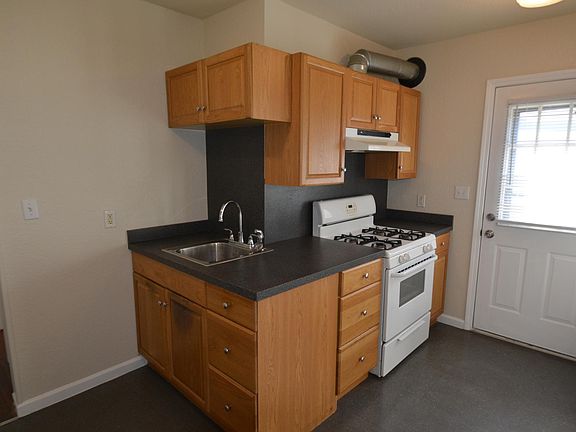 4th image of 3119 W 4th St