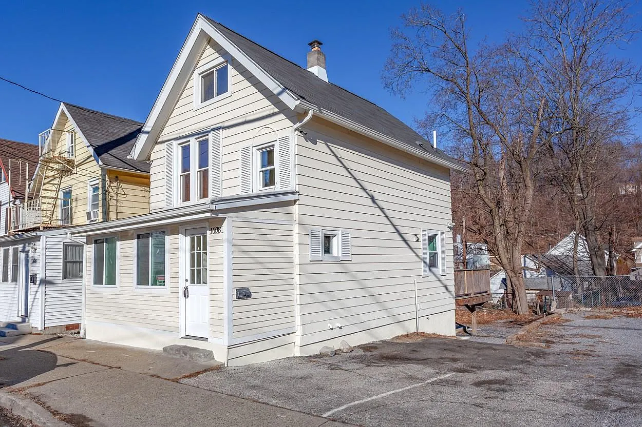 1608 Park Street photo 1