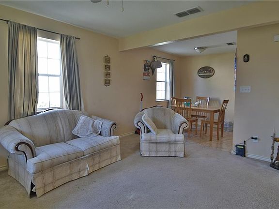 3rd image of 906 W Pearl St