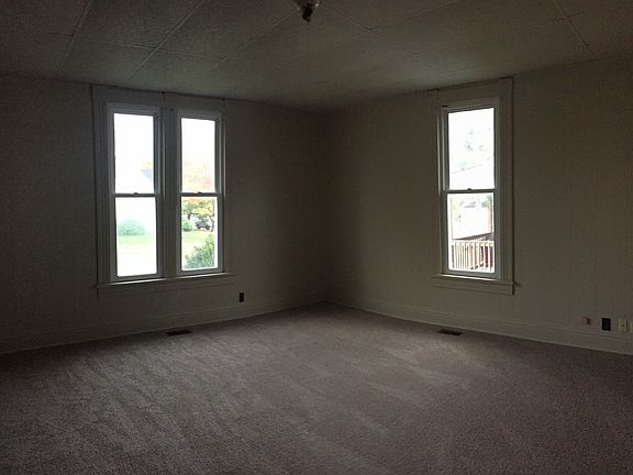 4th image of 8 Wood Ave