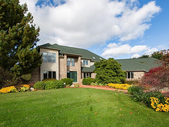 3rd image of 7080 Foxmoor Ct E