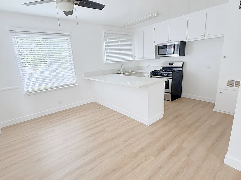 7228 Hazeltine Ave #1 — Photo 3