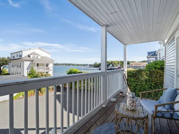 23 Green St #1R, Salem, MA 01970