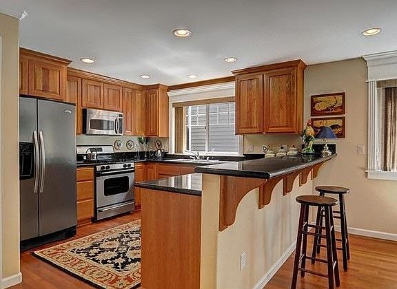 5th image of 2110 Warren Ave N #A
