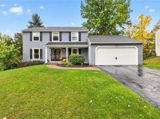 38 Bent Oak Trl, Fairport, NY 14450