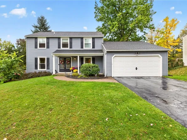 38 Bent Oak Trl, Fairport, NY 14450