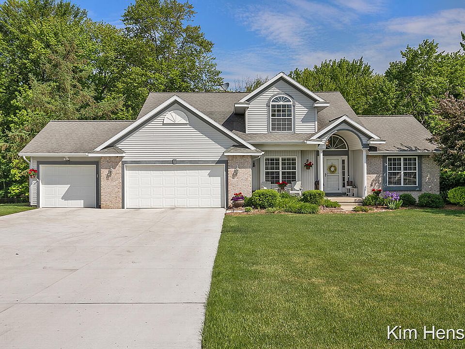 1st image of 9164 Lady Lauren Dr NE #11