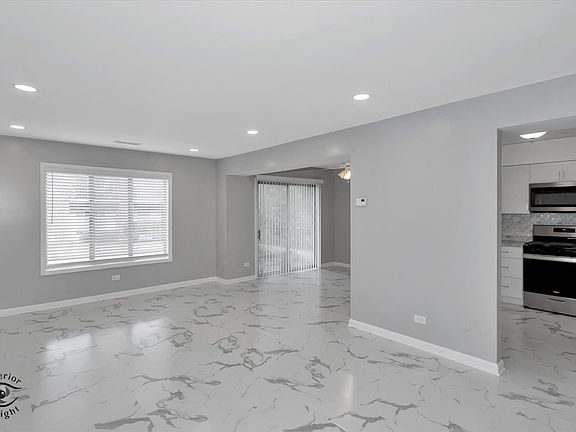 5th image of 822 Sandra Dr APT 1B