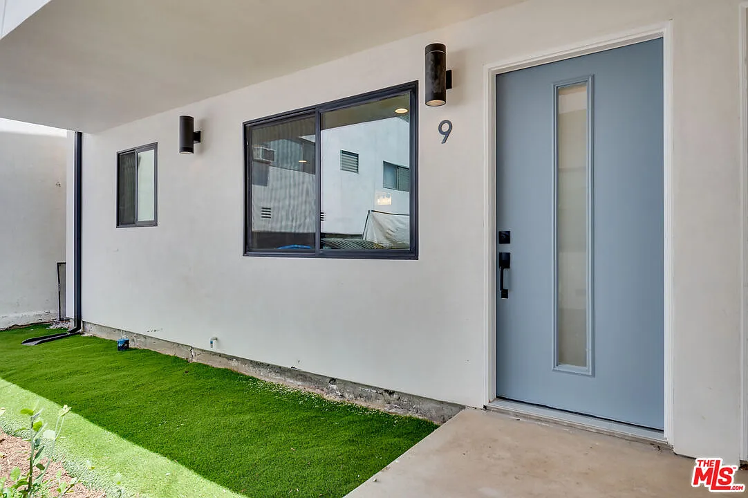 1 bed, 1.5 bath, 1000 sqft, $4,950 — Photo 1
