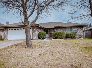 7105 S Meadow Dr E, Fort Worth, TX 76133