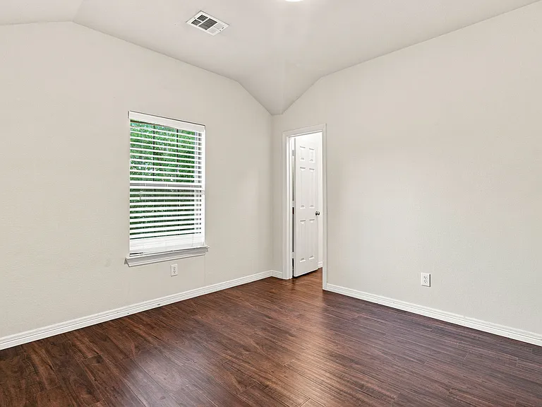 4608 Brighton Dr — Photo 5
