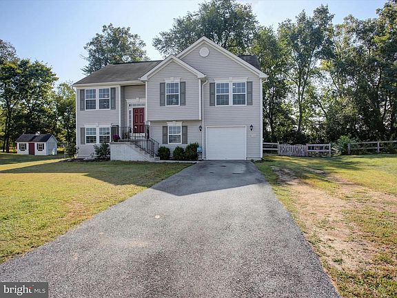 2nd image of 15480 Wedgewood Dr