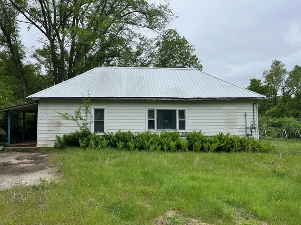 56665 230th St, Glenwood, IA 51534