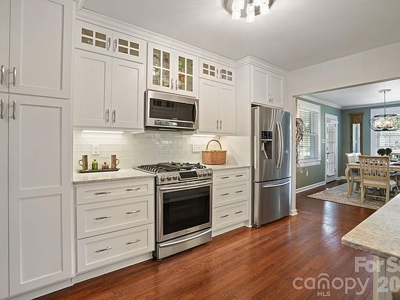 3rd image of 1520 5th St NE
