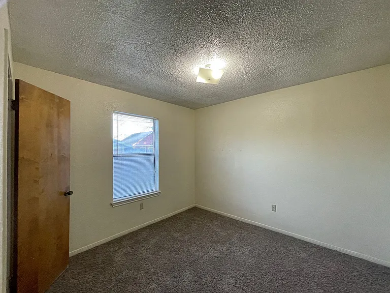 2402 Kirk Cir — Photo 22