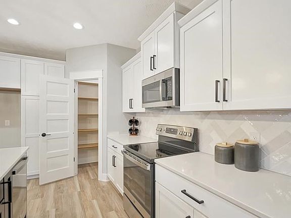 2nd image of 7833 Nicole Ln
