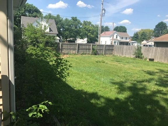 4th image of 112 N Hickory St