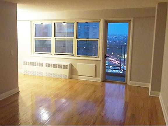 2nd image of 950 Underhill Ave APT 20A