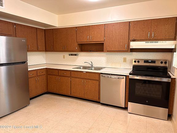 5th image of 1034 Park Dr #4