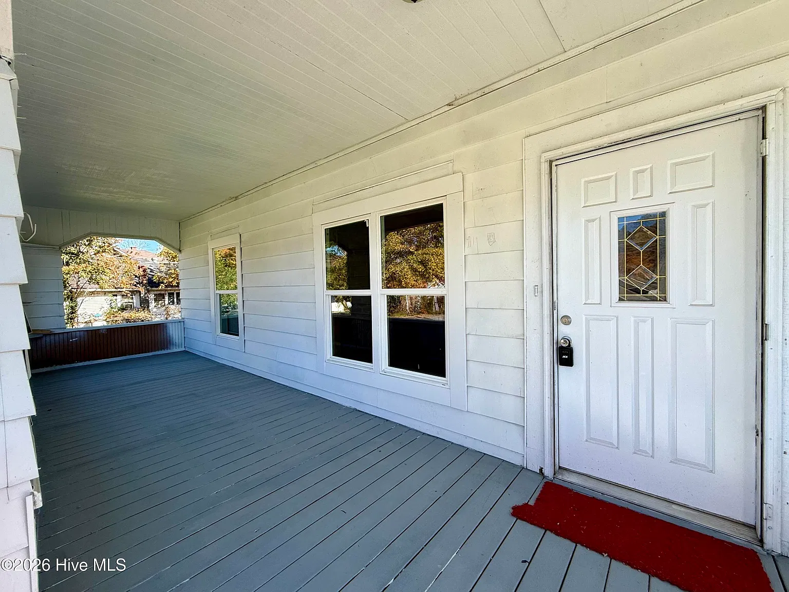 4 bed, 3.0 bath, 1820 sqft, $1,995 — Photo 2