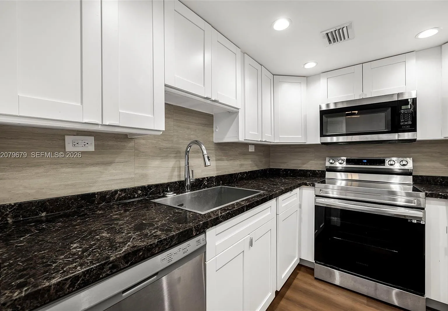 Mirador 1200 Condo — Photo 4