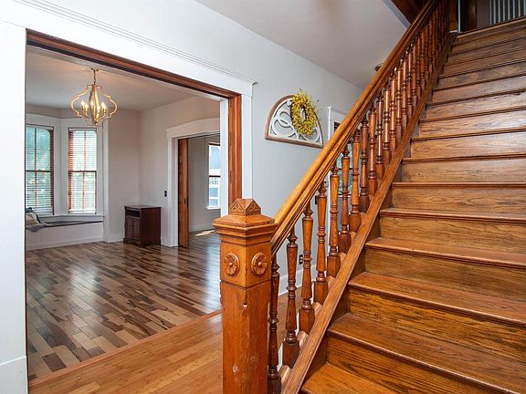 5th image of 822 Gaines St