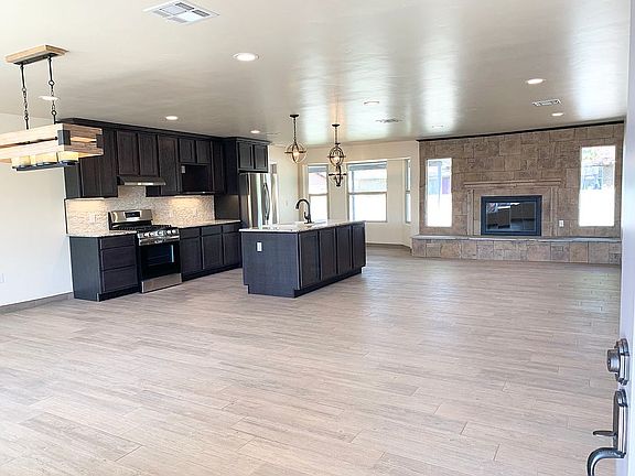 5th image of 1820 Carlyle Dr