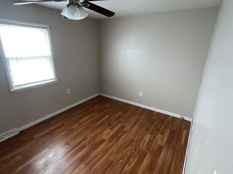 306 Jefferson St — Photo 20